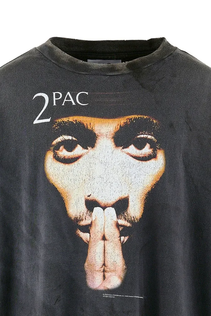 SAINT Mxxxxxx × 2PAC 2PC_SS TEE/2PAC/BLK 2PAC co-branded model 2PAC character TEE washed black S-XL A blockbuster co-branded project by the legendary hip-hop artist 2PAC The printing part refers to the iconic graphics on the cover of 2PAC's albums "R U Still Down" and "Shakur" The entire garment is rewashed and distressed/holes processed Printing cracked effect The ceiling of New Vintage 2PAC powder is a must-have